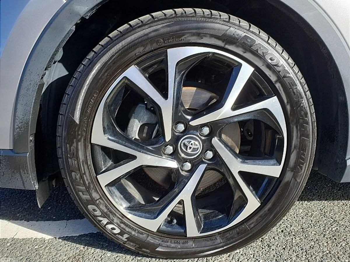 Toyota C-HR SUV, Petrol Hybrid, 2018, Silver