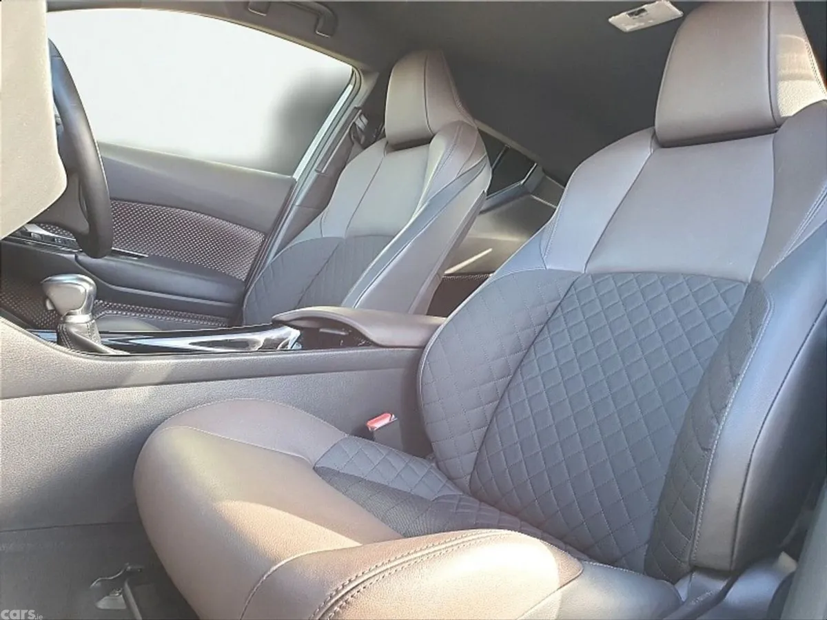Toyota C-HR SUV, Petrol Hybrid, 2018, Silver