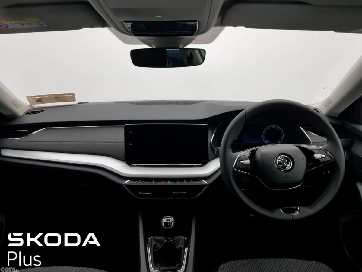 Skoda Octavia Saloon, Petrol, 2024, Silver