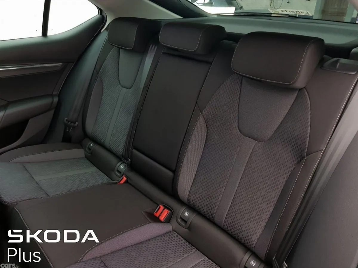 Skoda Octavia Saloon, Petrol, 2024, Silver