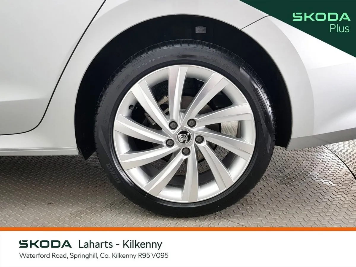 Skoda Octavia Saloon, Petrol, 2024, Silver