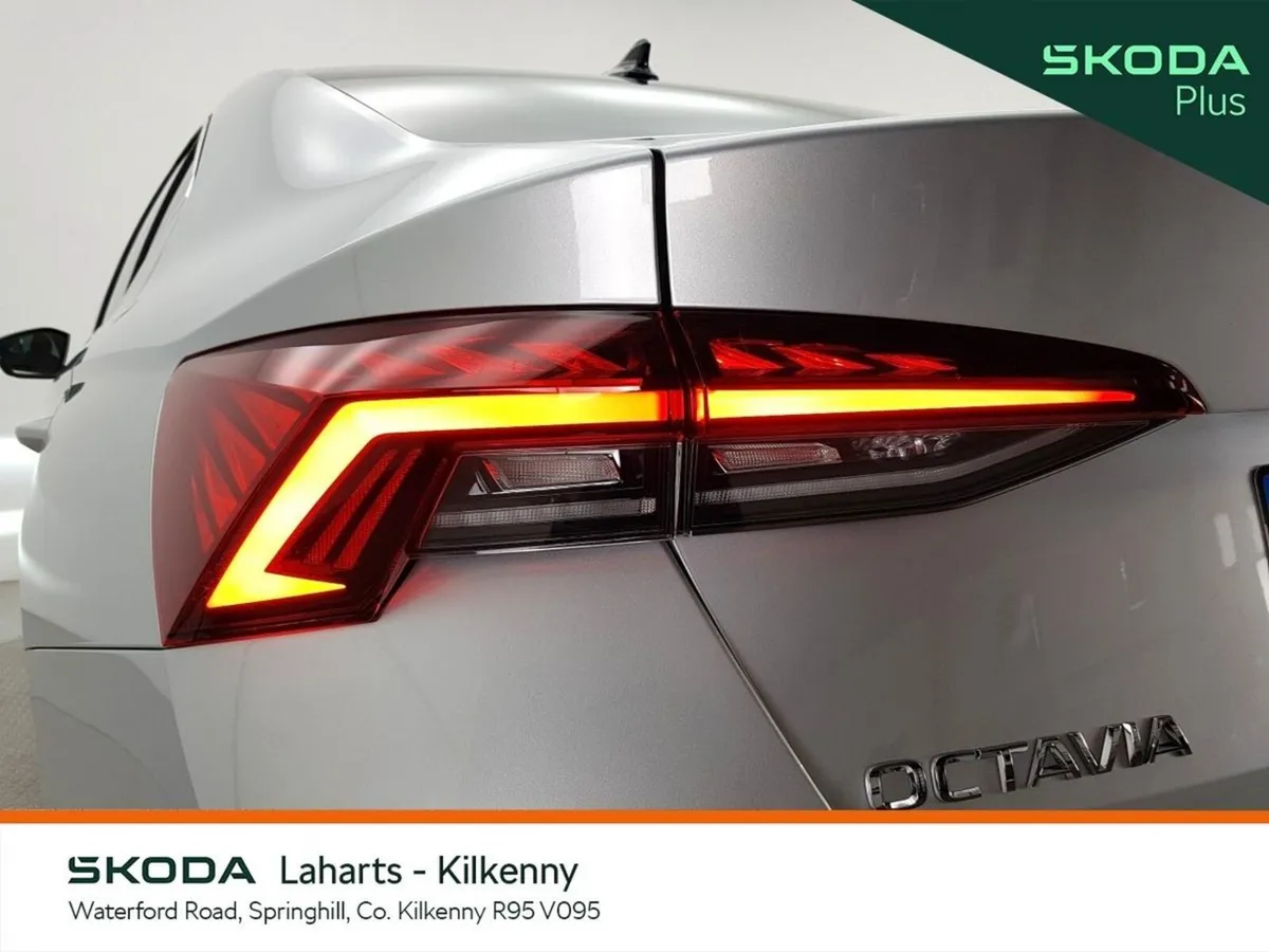 Skoda Octavia Saloon, Petrol, 2024, Silver