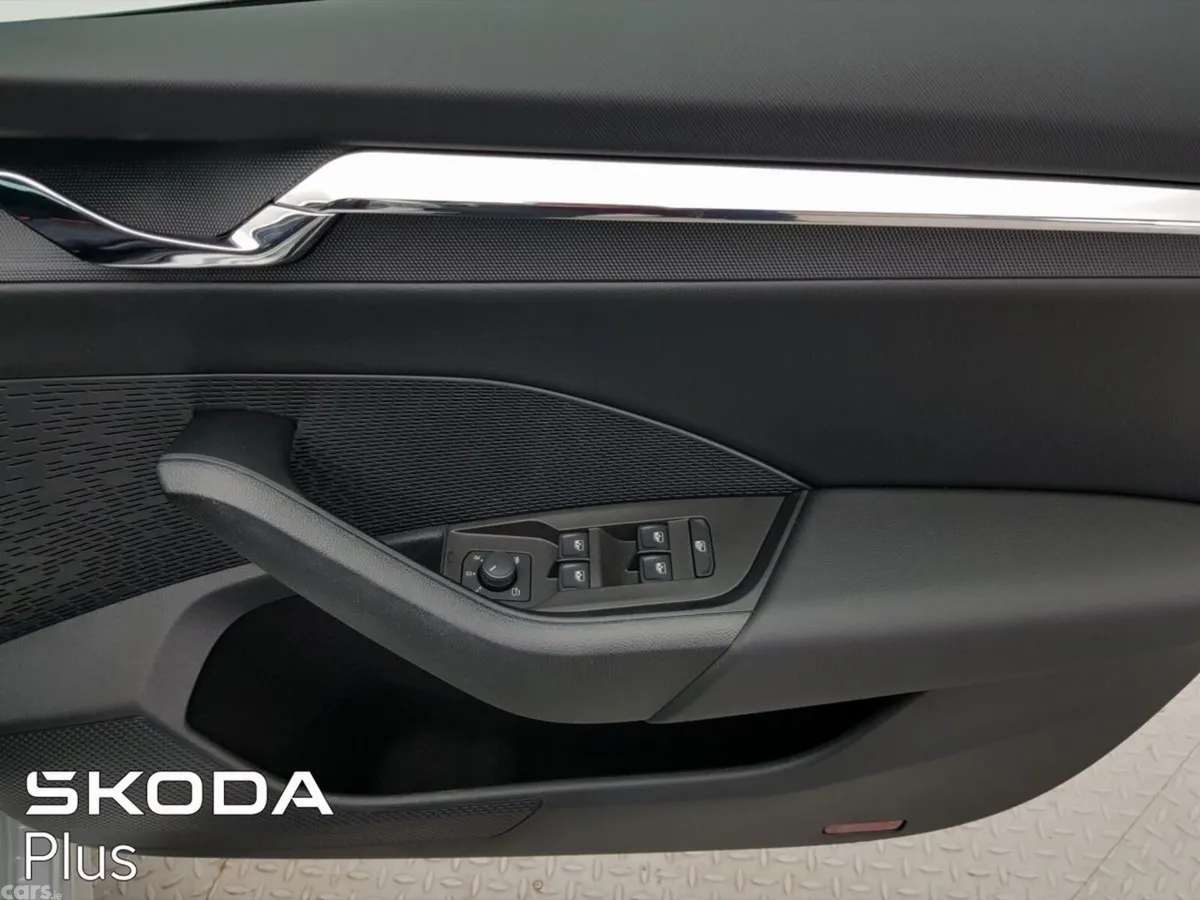 Skoda Octavia Saloon, Petrol, 2024, Silver