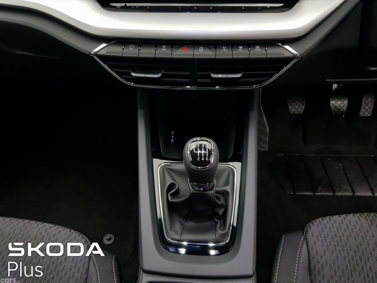 Skoda Octavia Saloon, Petrol, 2024, Silver