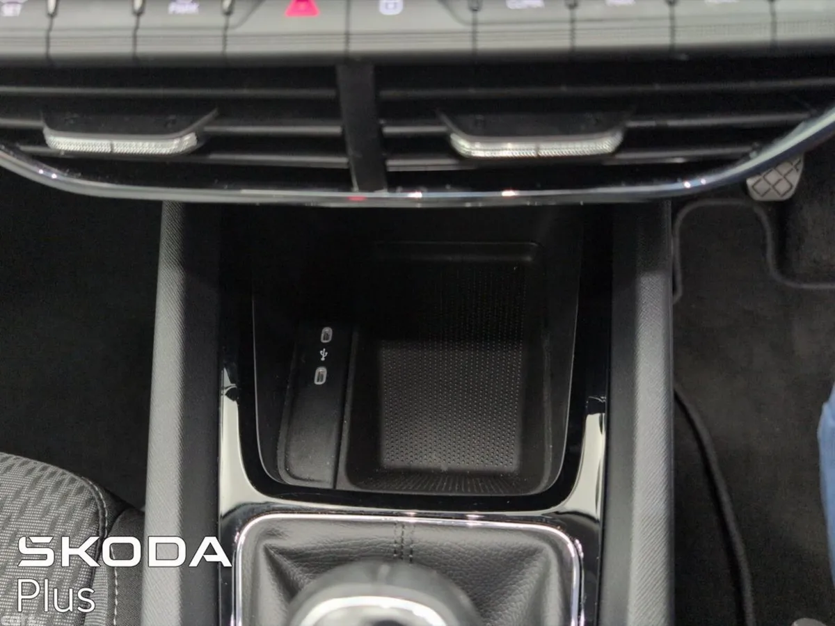 Skoda Octavia Saloon, Petrol, 2024, Silver