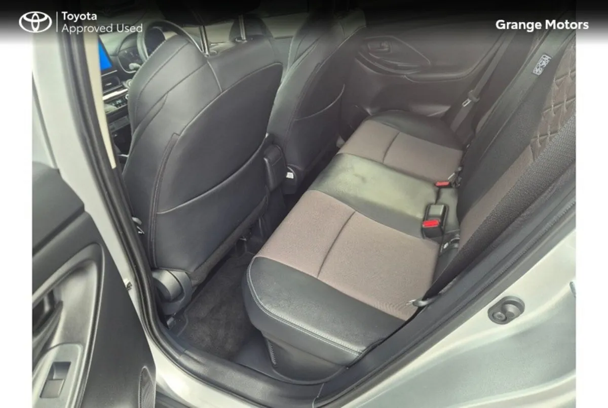 Toyota Yaris Cross Hatchback, Petrol Hybrid, 2025, Silver