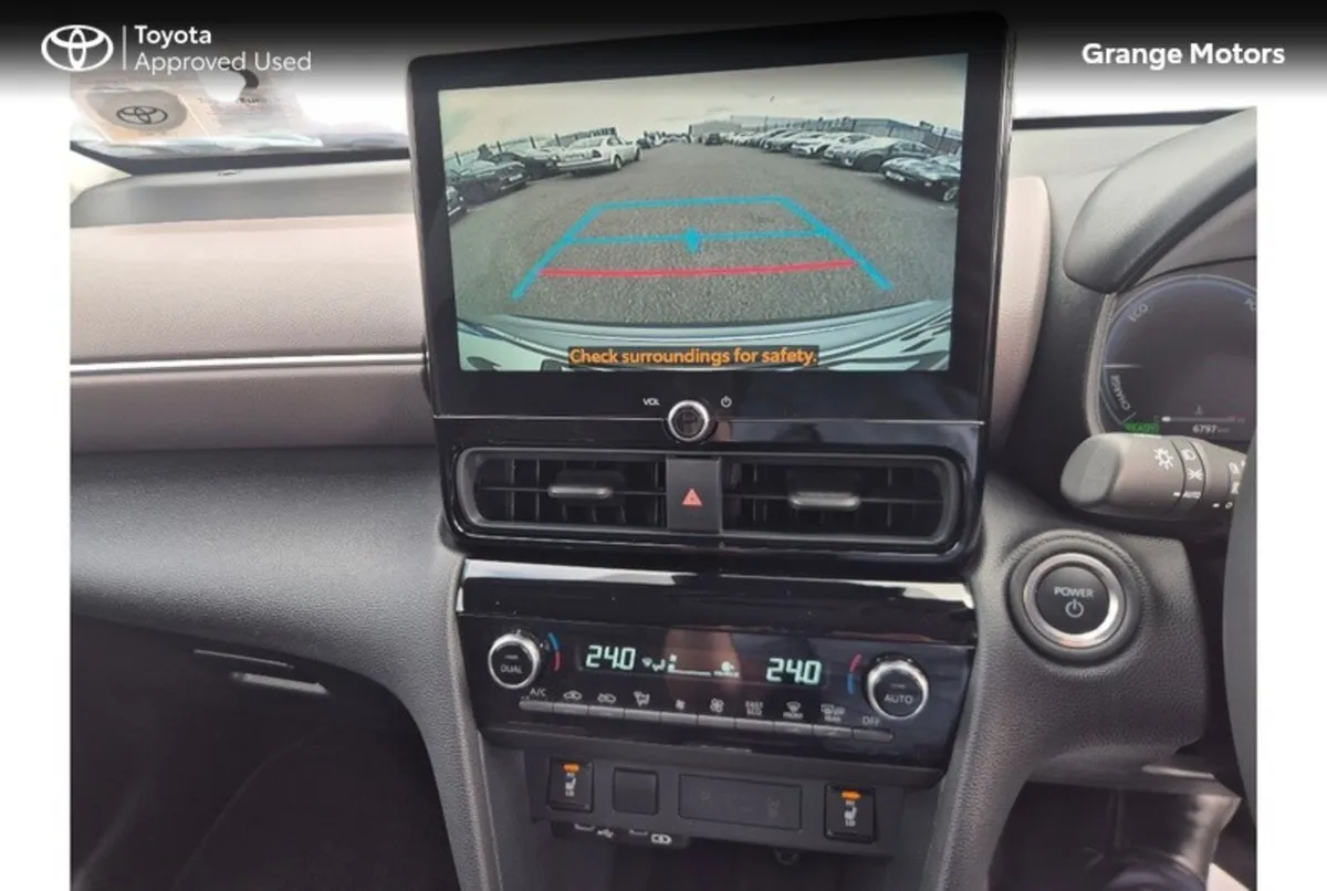 Toyota Yaris Cross Hatchback, Petrol Hybrid, 2025, Silver