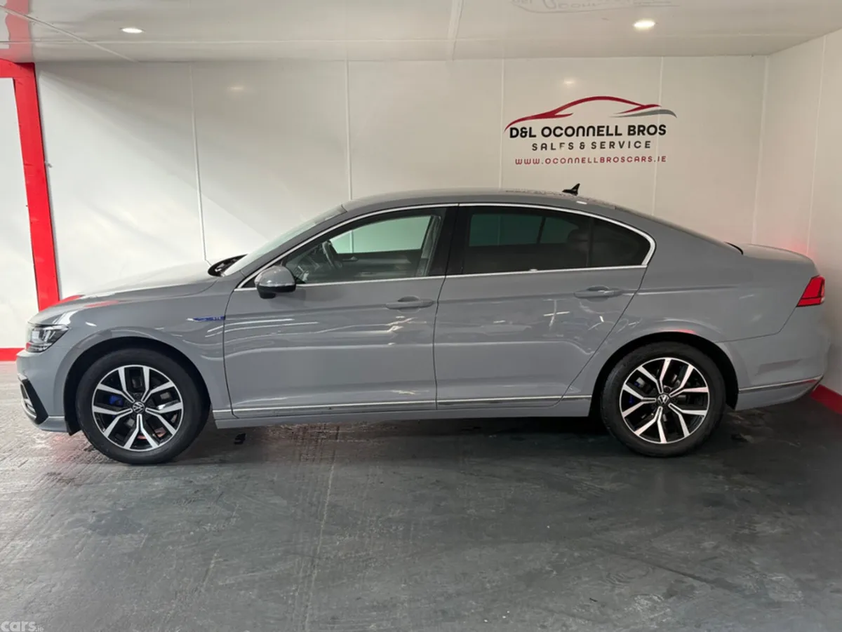 Volkswagen Passat Saloon, Petrol Hybrid, 2022, Grey