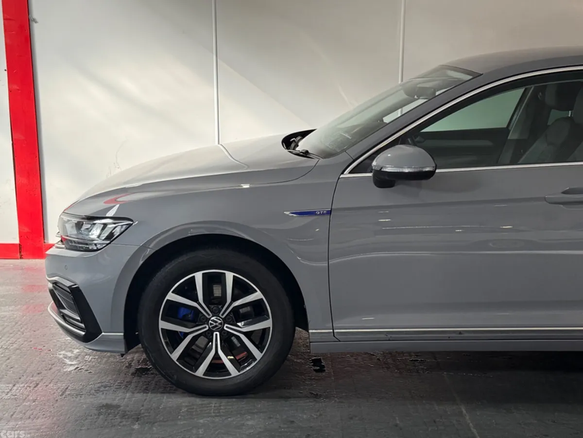 Volkswagen Passat Saloon, Petrol Hybrid, 2022, Grey