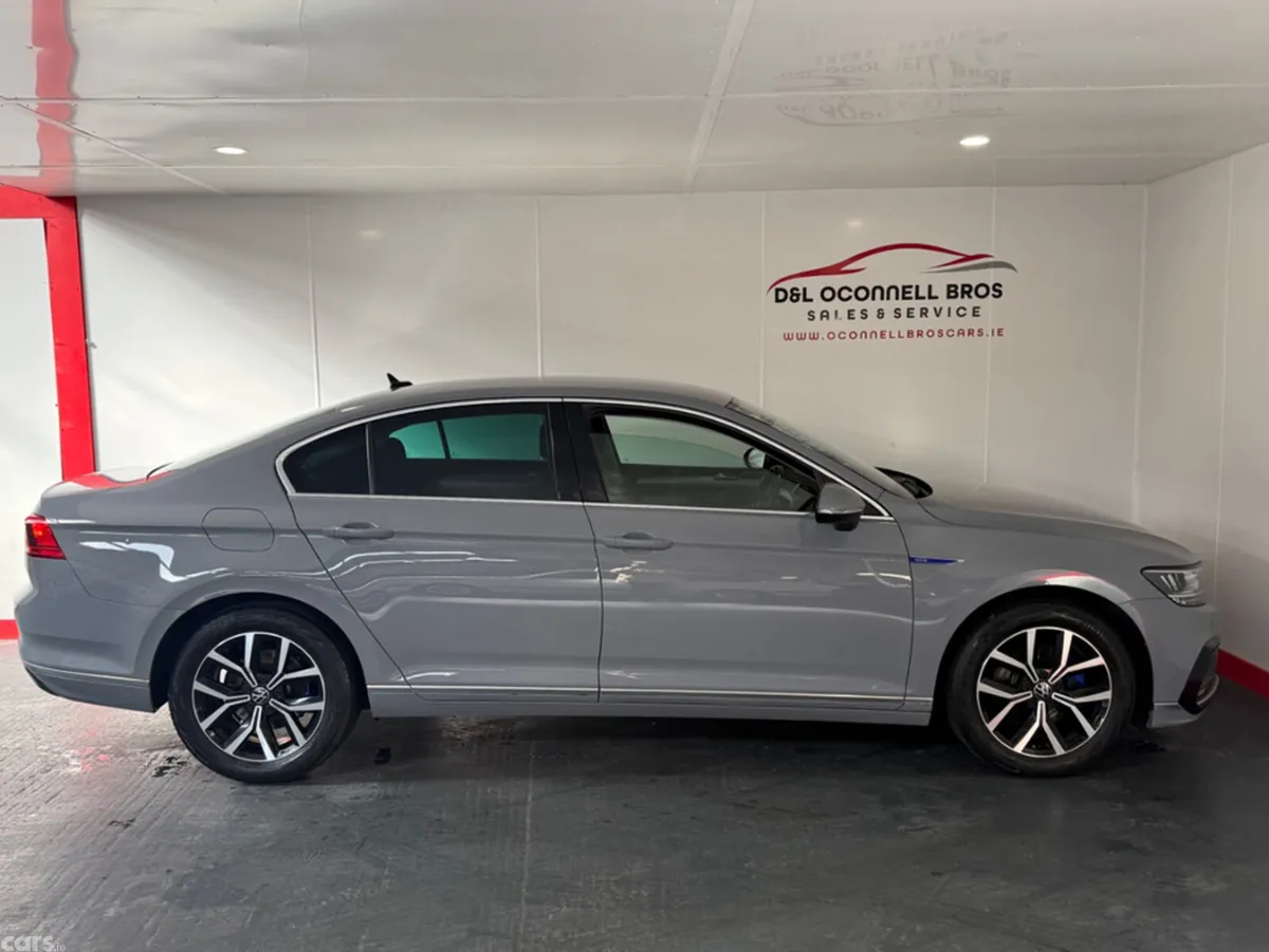 Volkswagen Passat Saloon, Petrol Hybrid, 2022, Grey