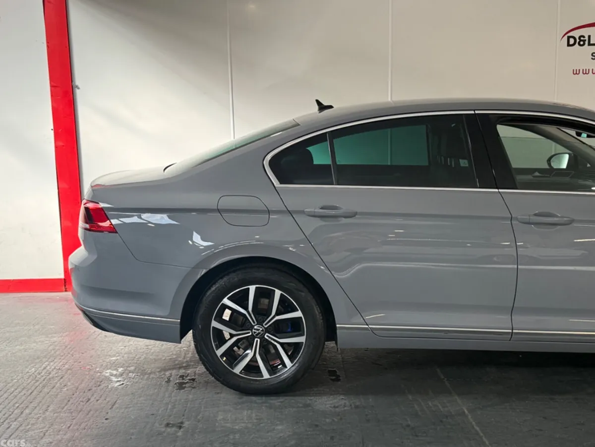 Volkswagen Passat Saloon, Petrol Hybrid, 2022, Grey