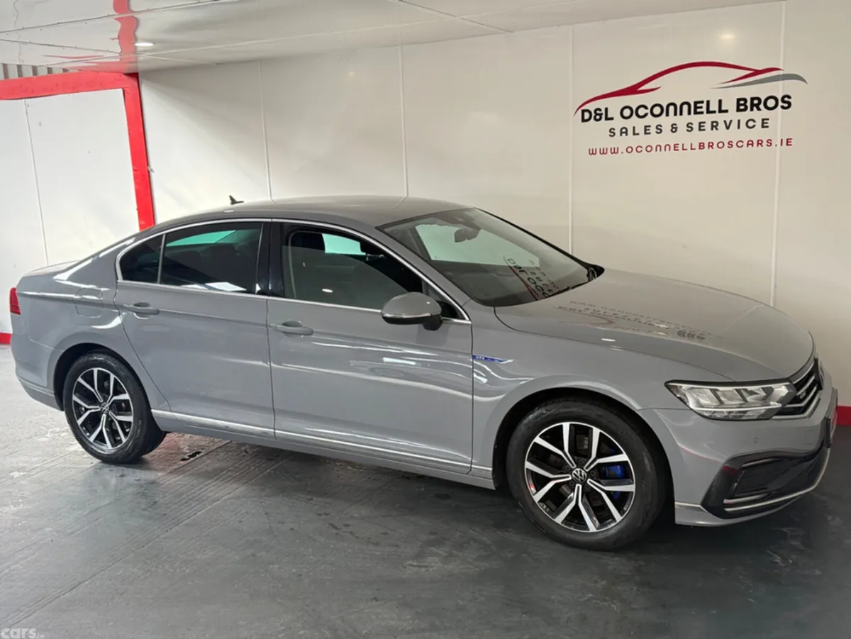 Volkswagen Passat Saloon, Petrol Hybrid, 2022, Grey