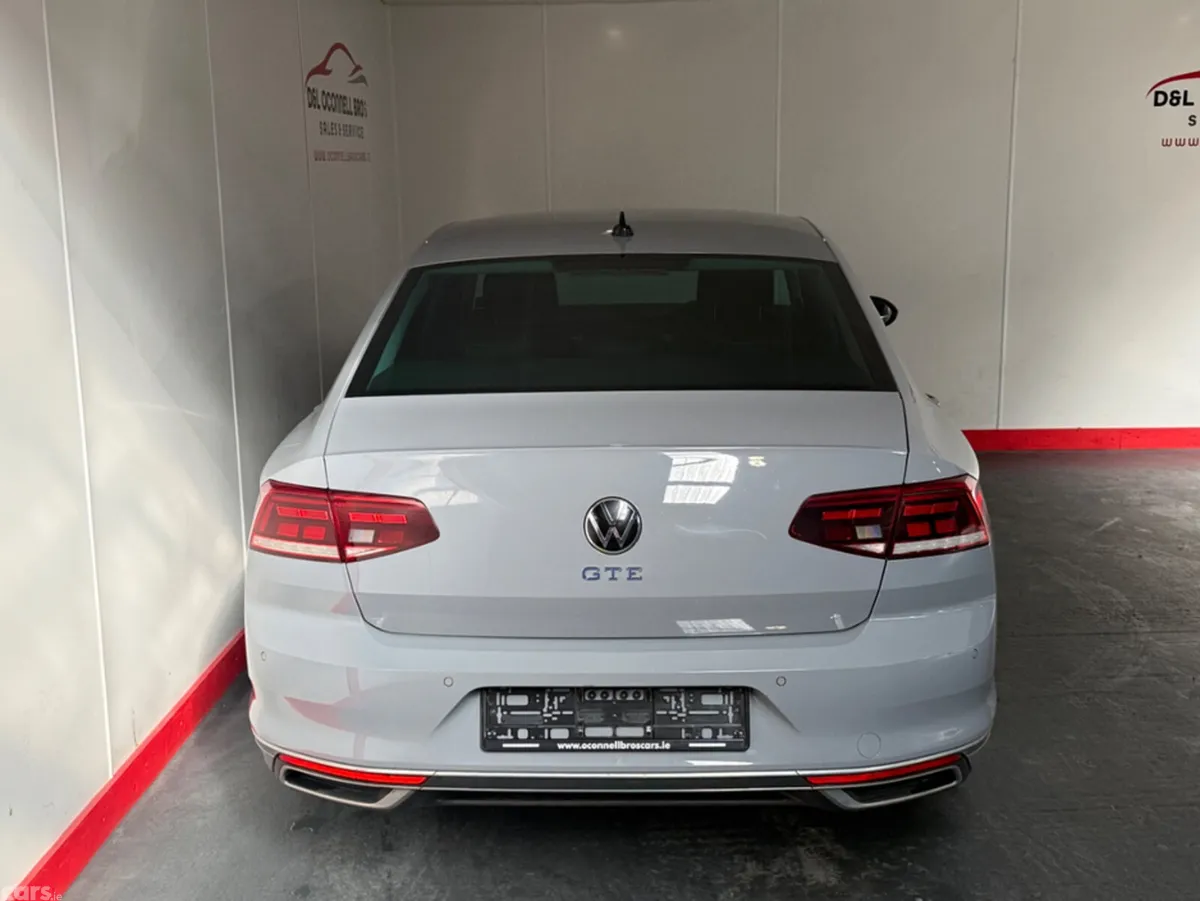 Volkswagen Passat Saloon, Petrol Hybrid, 2022, Grey