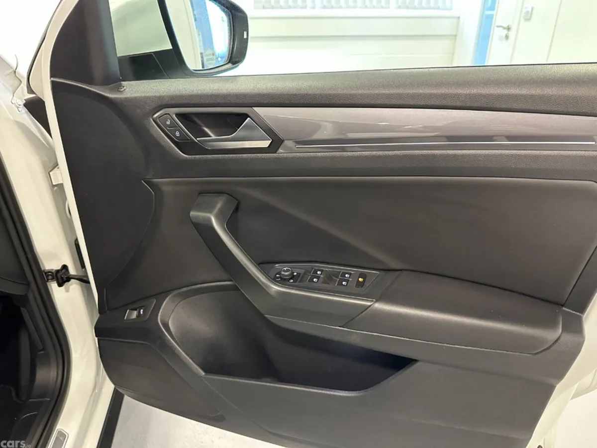Volkswagen T-Roc Hatchback, Diesel, 2021, White