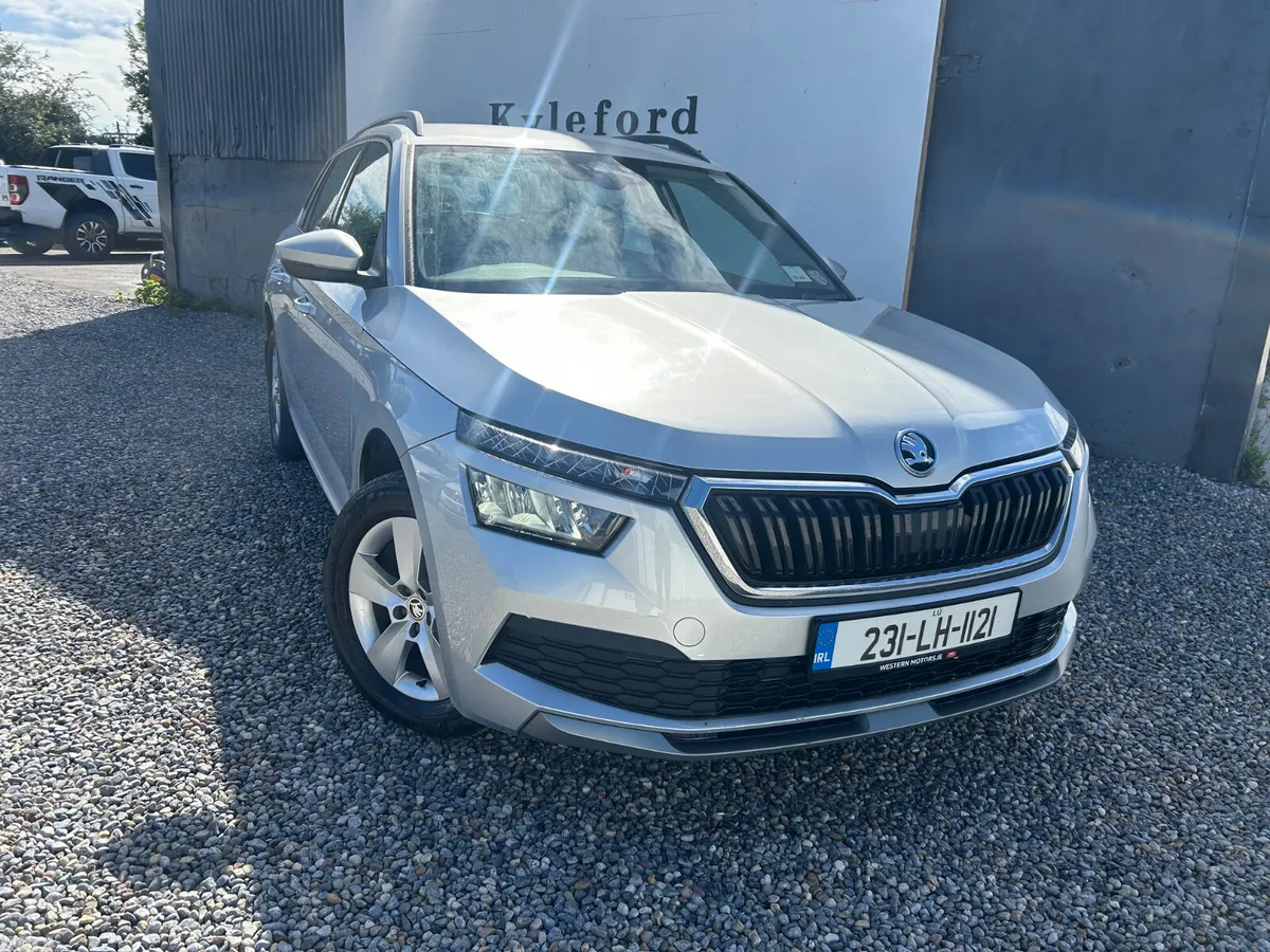 Skoda Kamiq Hatchback, Petrol, 2023, Grey