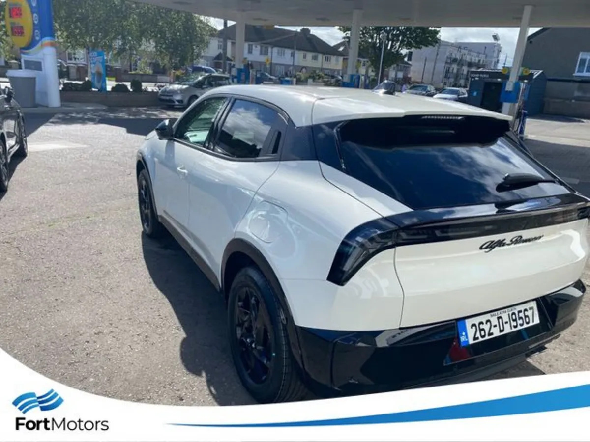 Alfa Romeo Junior Hatchback, Petrol Hybrid, 2026, White