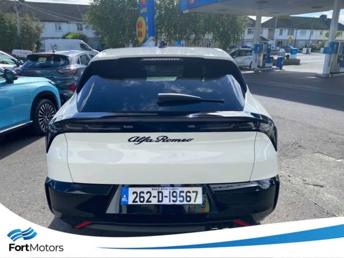 Alfa Romeo Junior Hatchback, Petrol Hybrid, 2026, White