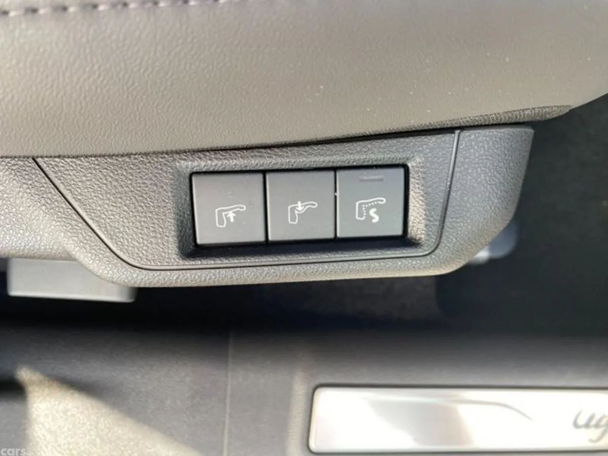 Alfa Romeo Junior Hatchback, Petrol Hybrid, 2026, White