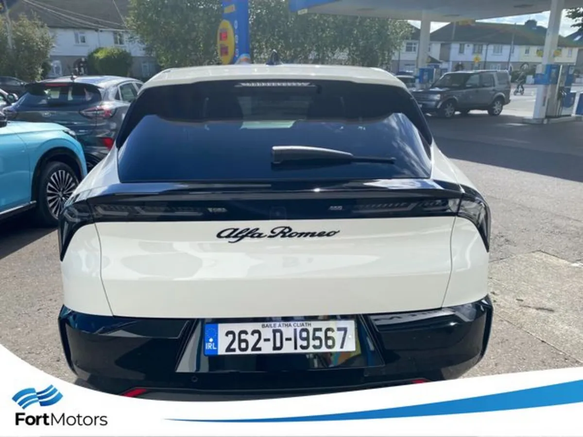 Alfa Romeo Junior Hatchback, Petrol Hybrid, 2026, White