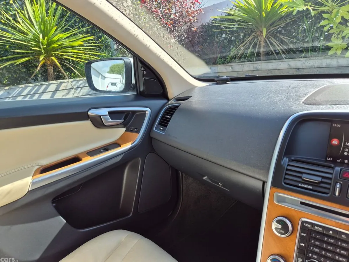 Volvo XC60 SUV, Diesel, 2017, Silver