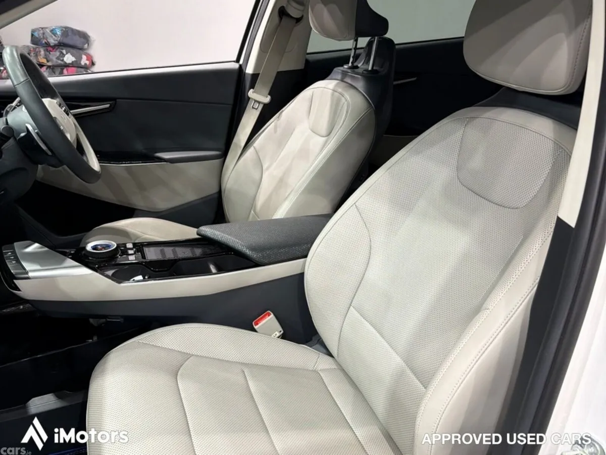 Kia EV6 SUV, Electric, 2024, White