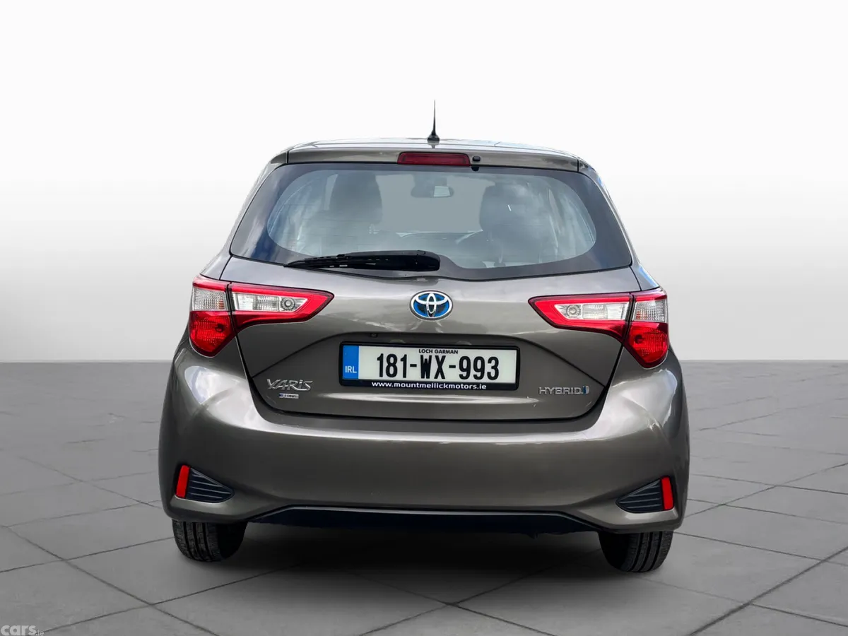Toyota Yaris MPV, Petrol Hybrid, 2018, Grey