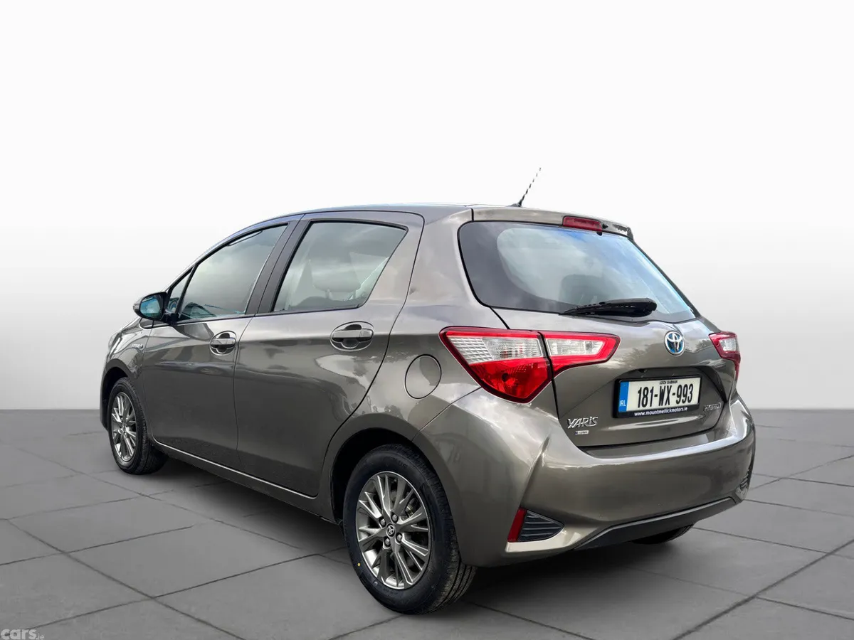 Toyota Yaris MPV, Petrol Hybrid, 2018, Grey