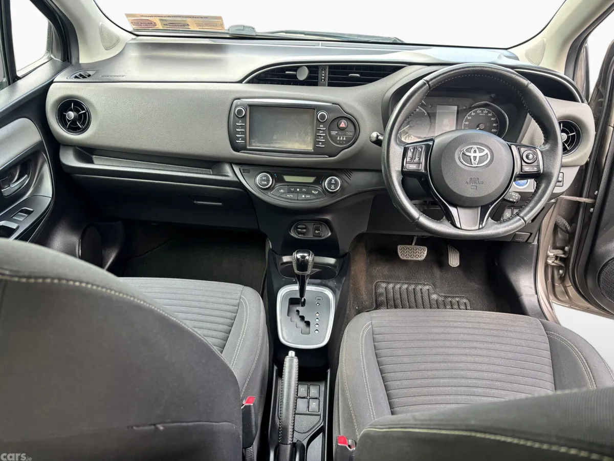 Toyota Yaris MPV, Petrol Hybrid, 2018, Grey