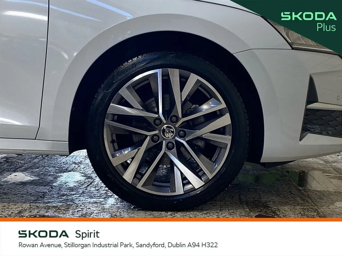 Skoda Octavia Saloon, Petrol, 2024, White