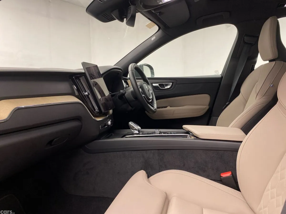 Volvo XC60 SUV, Petrol Plug-in Hybrid, 2026, Green
