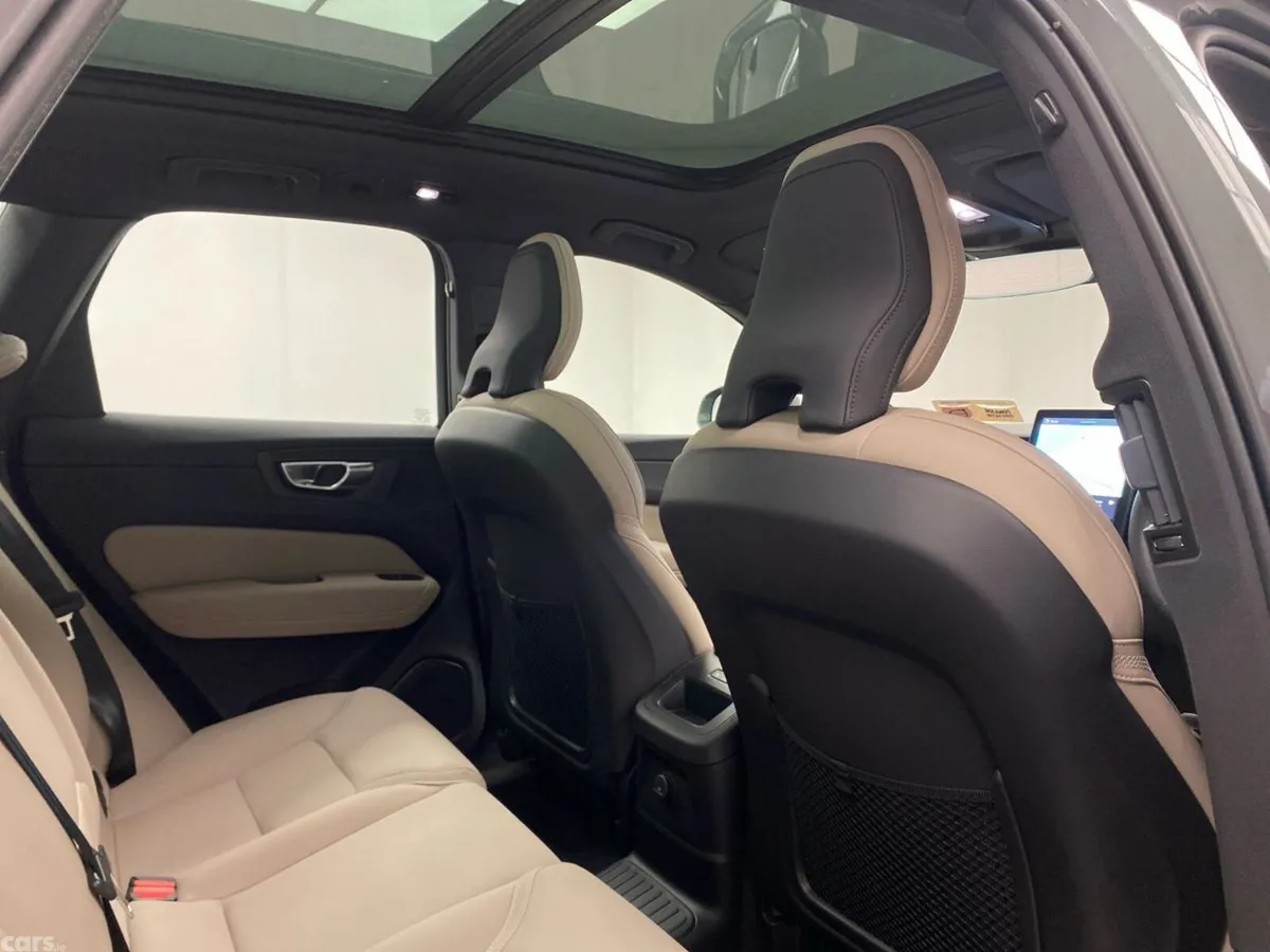Volvo XC60 SUV, Petrol Plug-in Hybrid, 2026, Green