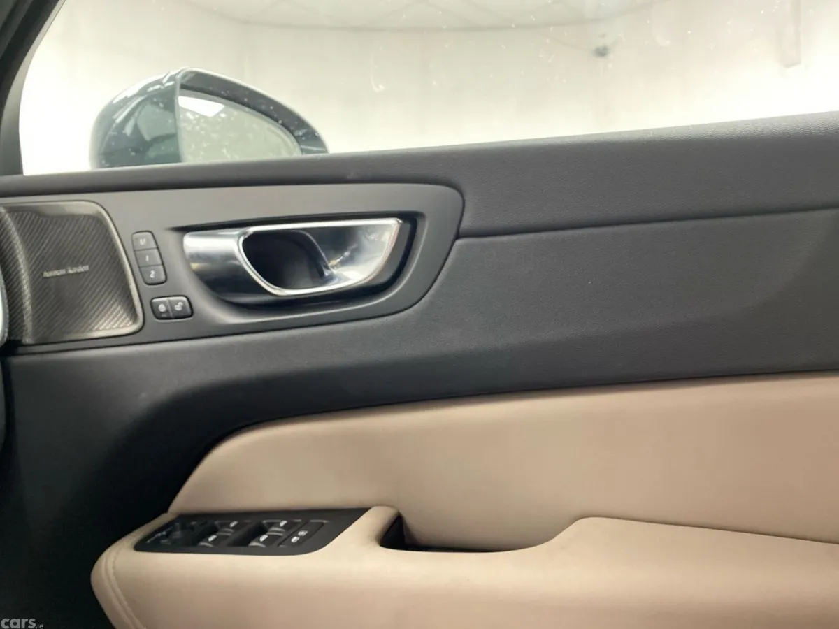 Volvo XC60 SUV, Petrol Plug-in Hybrid, 2026, Green