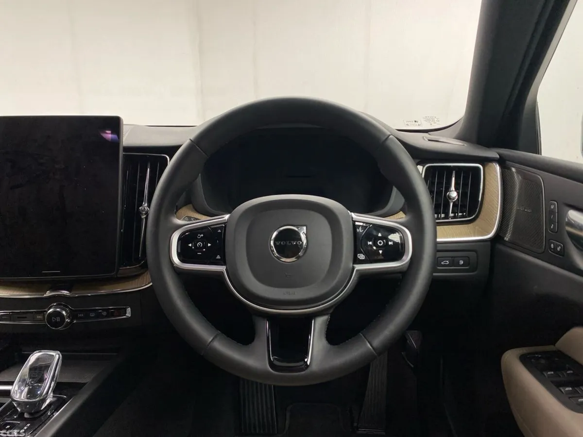 Volvo XC60 SUV, Petrol Plug-in Hybrid, 2026, Green