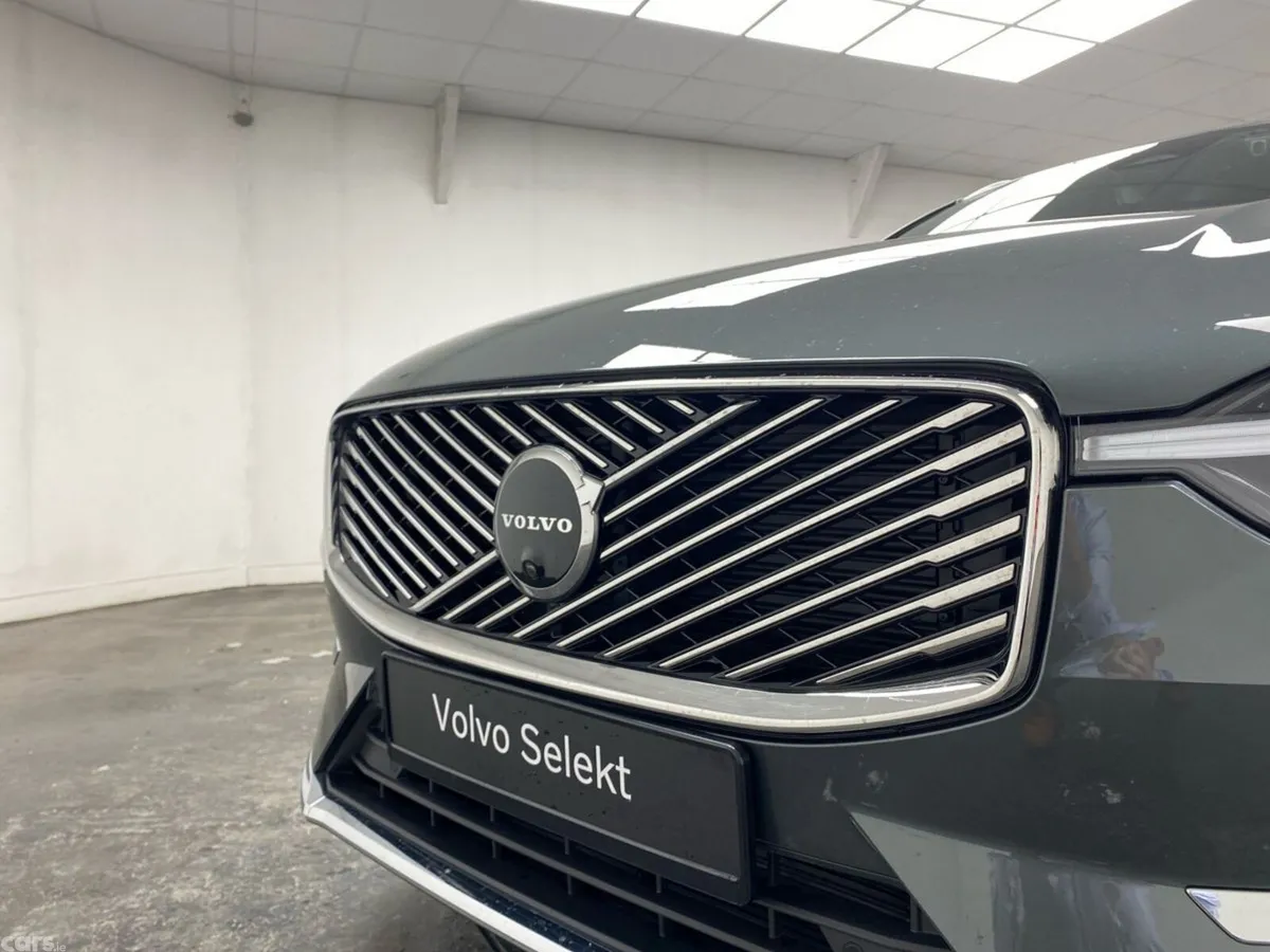 Volvo XC60 SUV, Petrol Plug-in Hybrid, 2026, Green