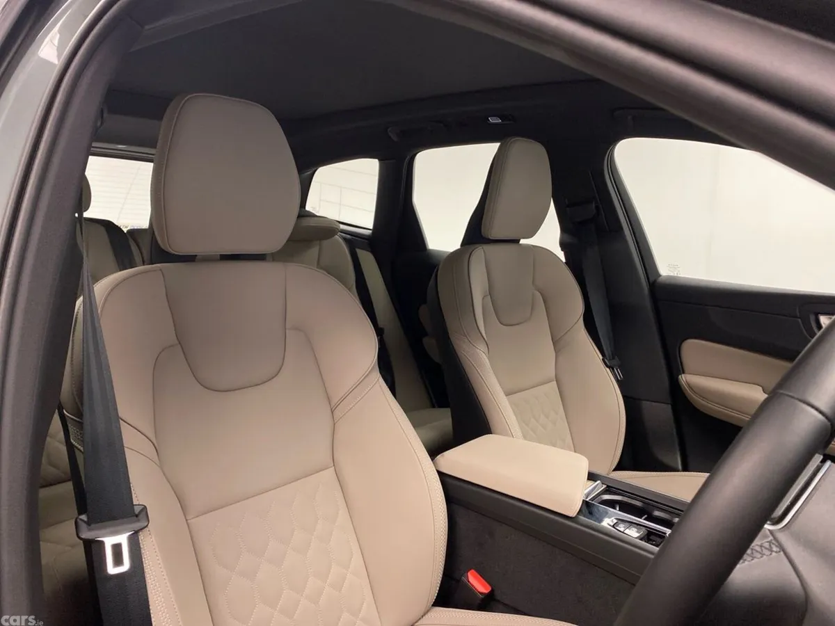 Volvo XC60 SUV, Petrol Plug-in Hybrid, 2026, Green