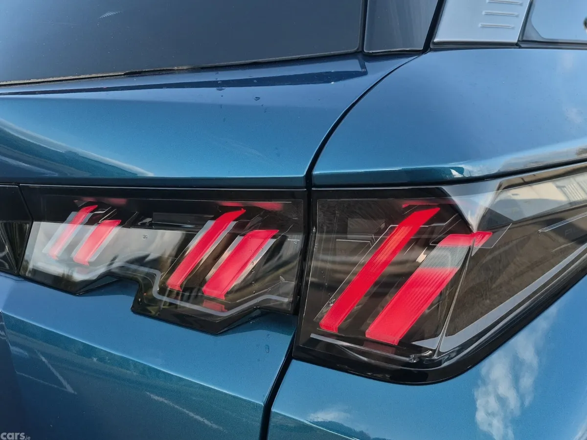 Peugeot 5008 MPV, Petrol Hybrid, 2026, Blue