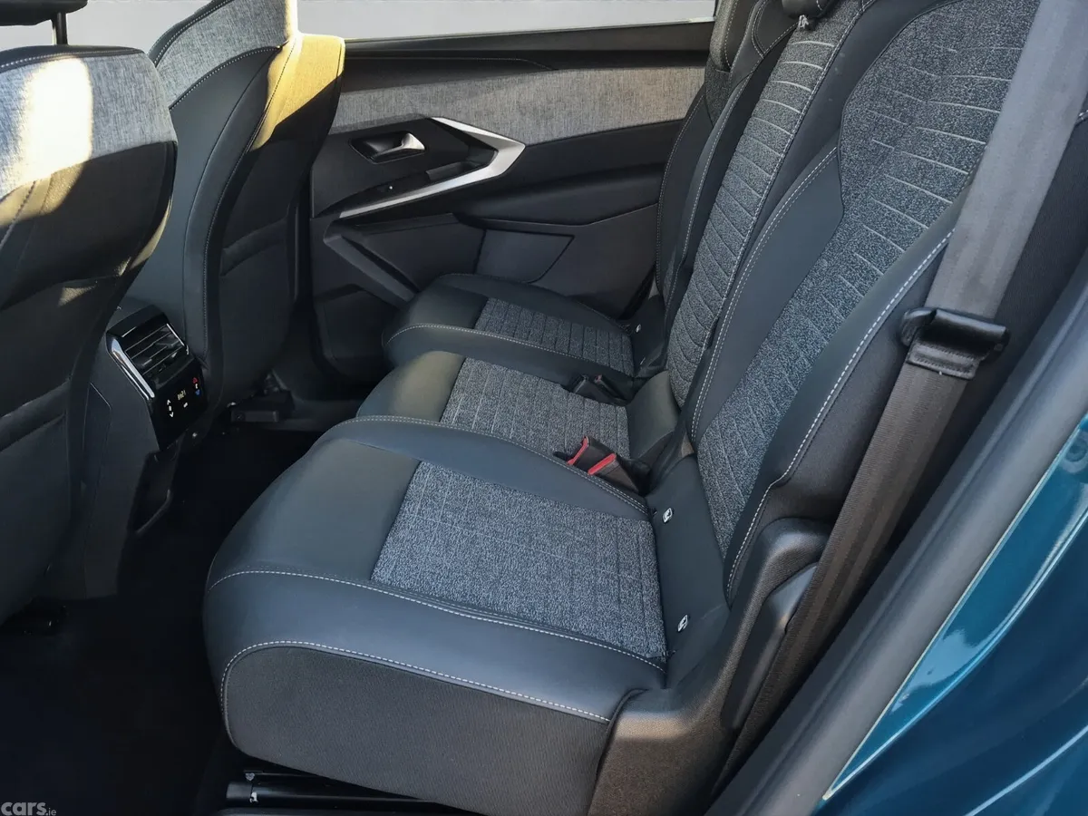 Peugeot 5008 MPV, Petrol Hybrid, 2026, Blue