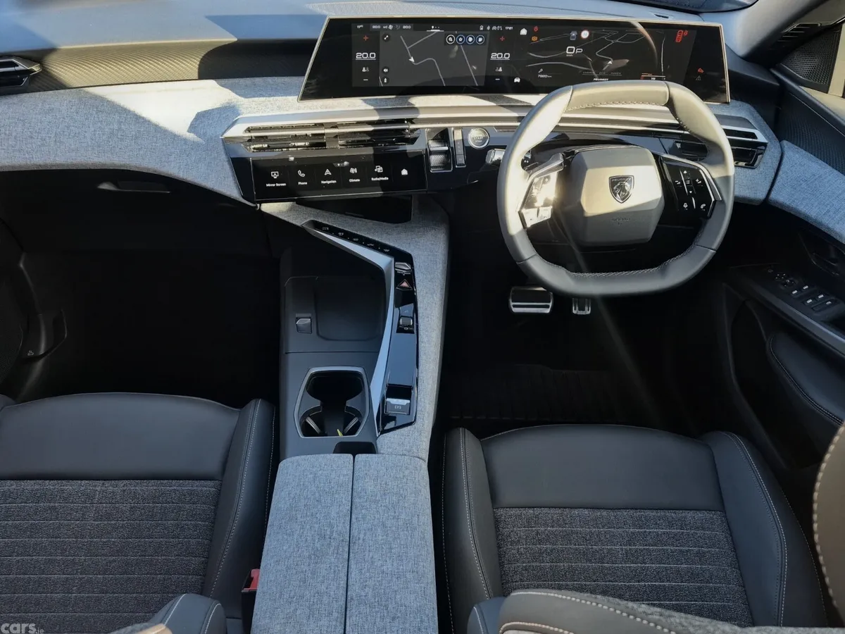 Peugeot 5008 MPV, Petrol Hybrid, 2026, Blue