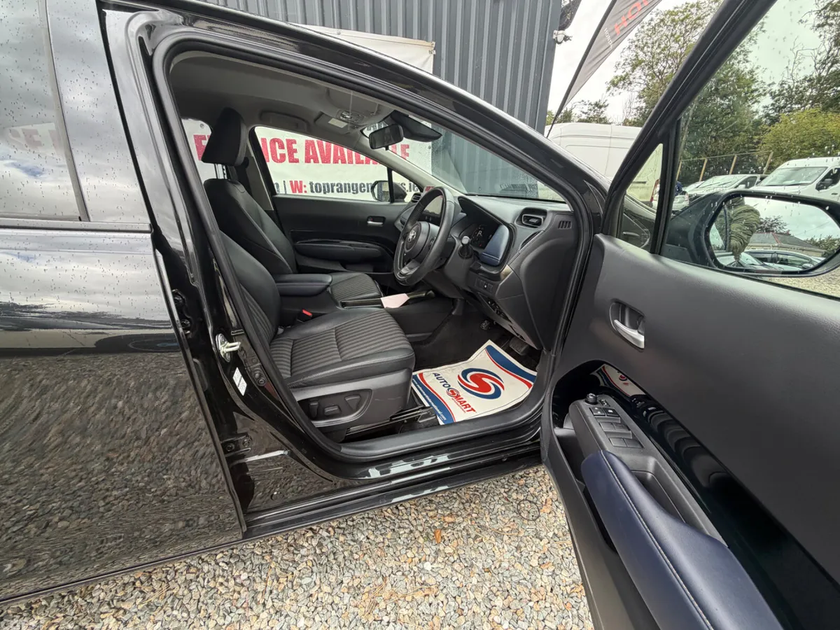 Toyota Aqua Hatchback, Petrol Hybrid, 2023, Blue