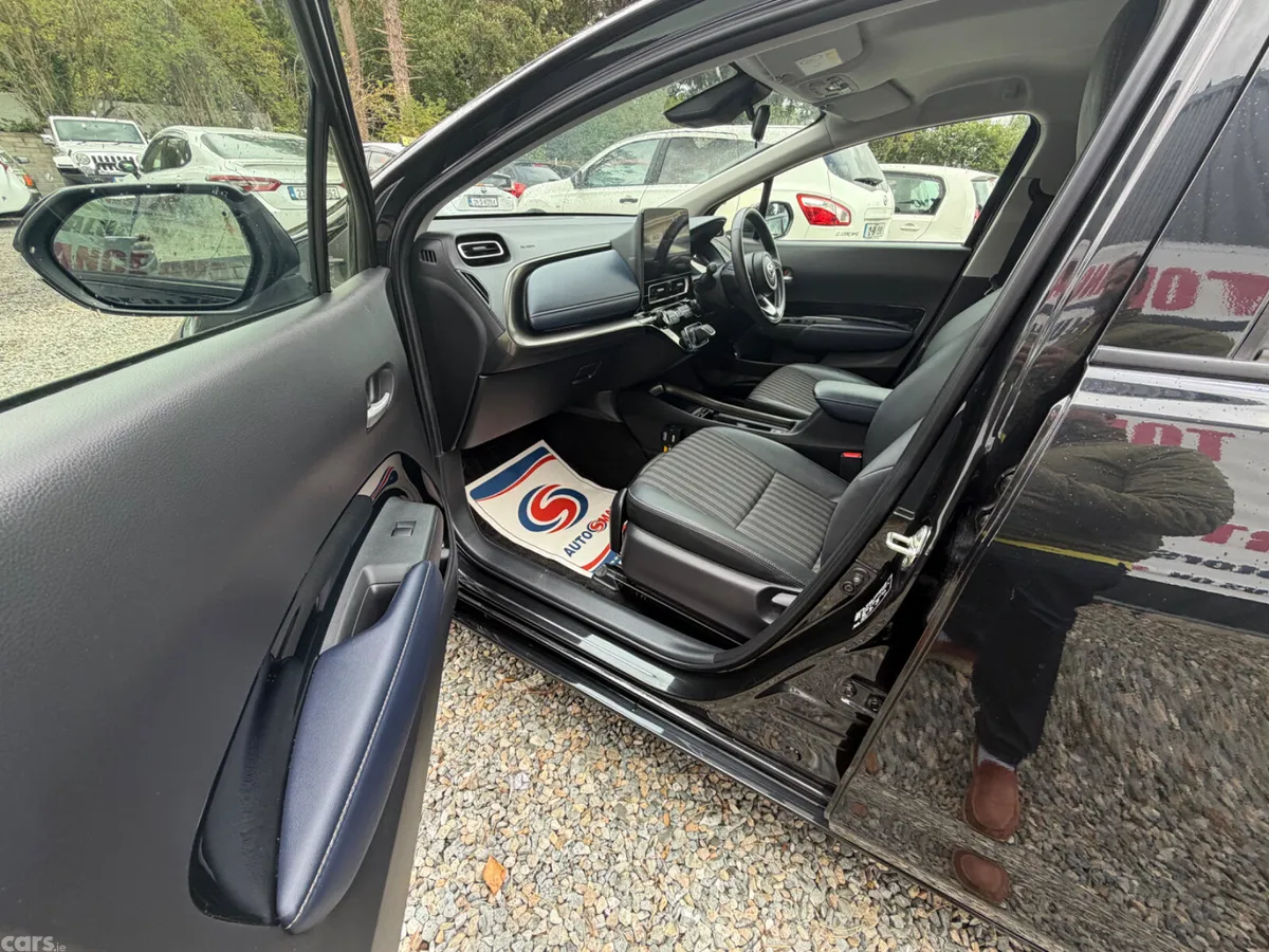 Toyota Aqua Hatchback, Petrol Hybrid, 2023, Blue
