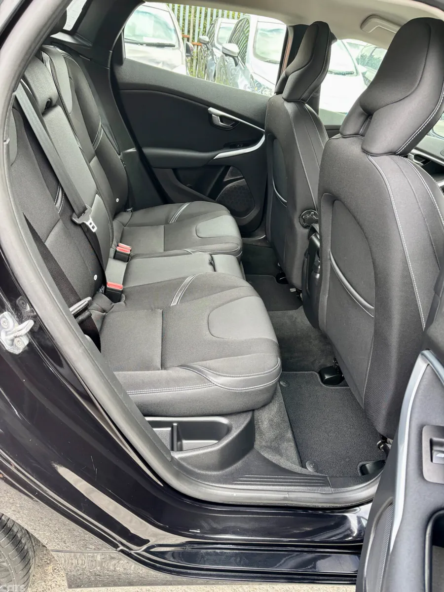 Volvo V40 Hatchback, Diesel, 2018, Black