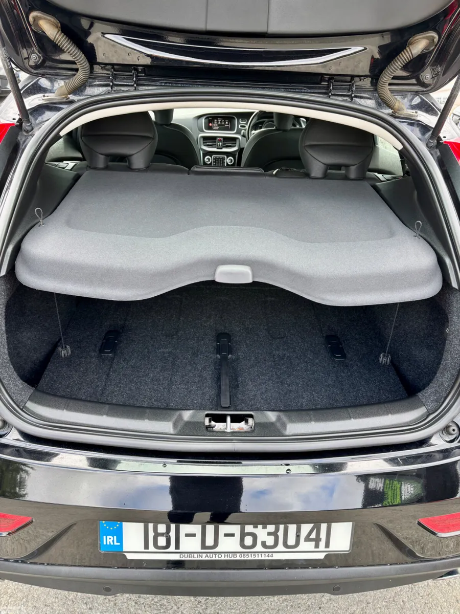 Volvo V40 Hatchback, Diesel, 2018, Black
