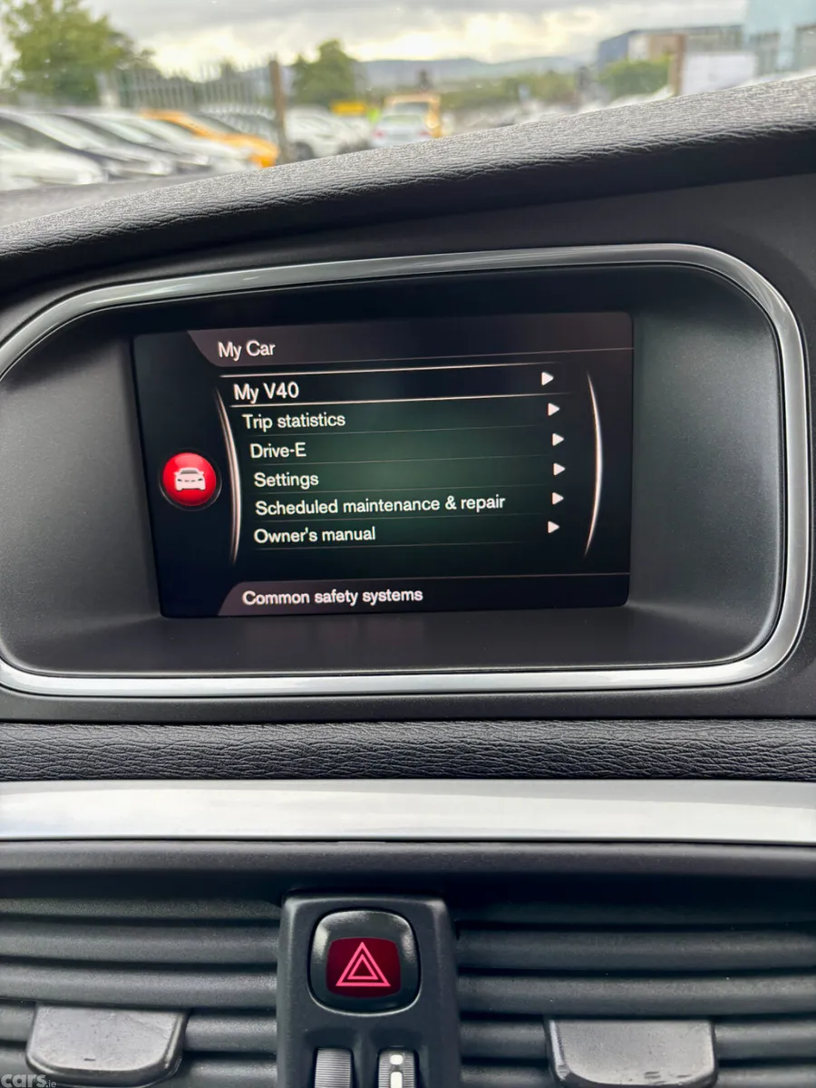 Volvo V40 Hatchback, Diesel, 2018, Black