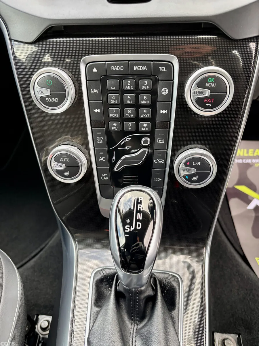 Volvo V40 Hatchback, Diesel, 2018, Black