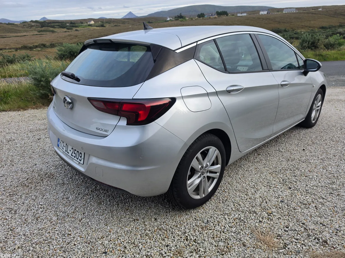 Vauxhall Astra Hatchback, Diesel, 2017, Silver