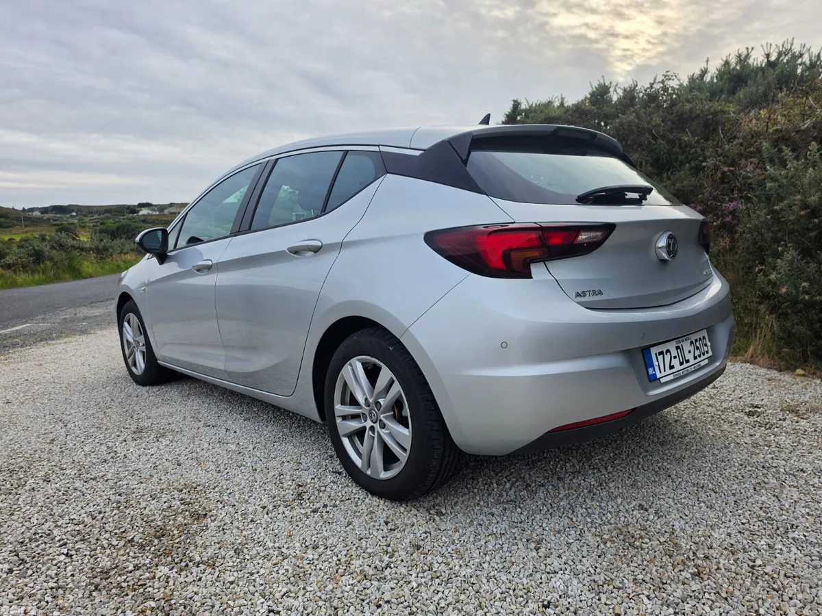 Vauxhall Astra Hatchback, Diesel, 2017, Silver