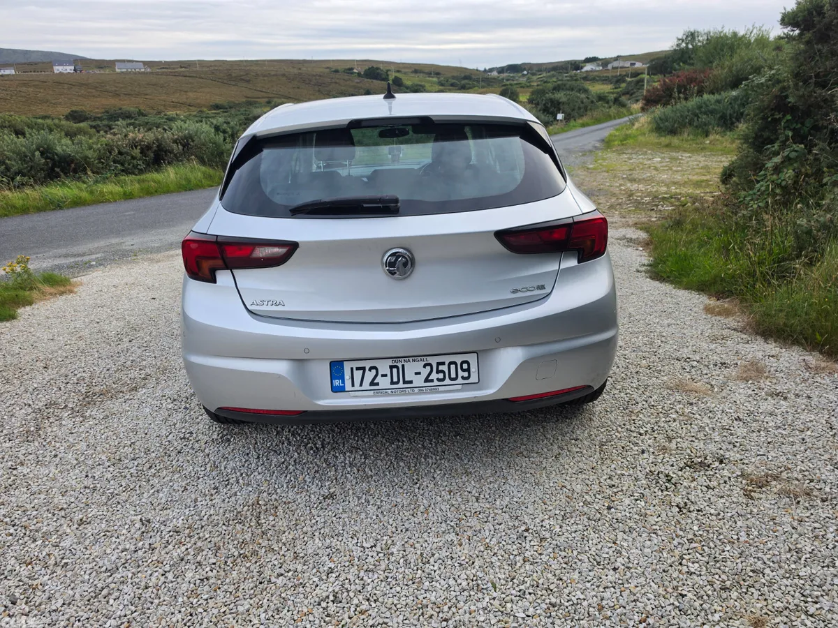 Vauxhall Astra Hatchback, Diesel, 2017, Silver