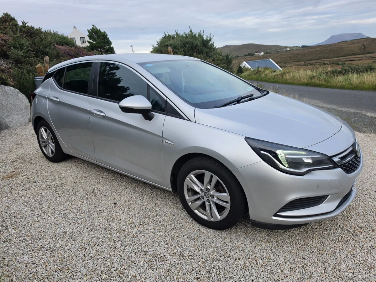 Vauxhall Astra Hatchback, Diesel, 2017, Silver