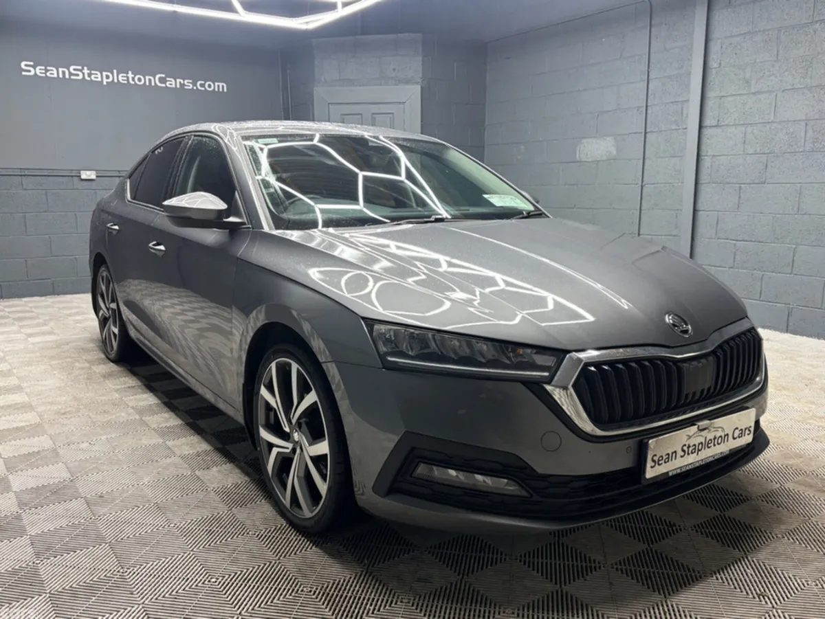 Skoda Octavia Hatchback, Diesel, 2023, Grey