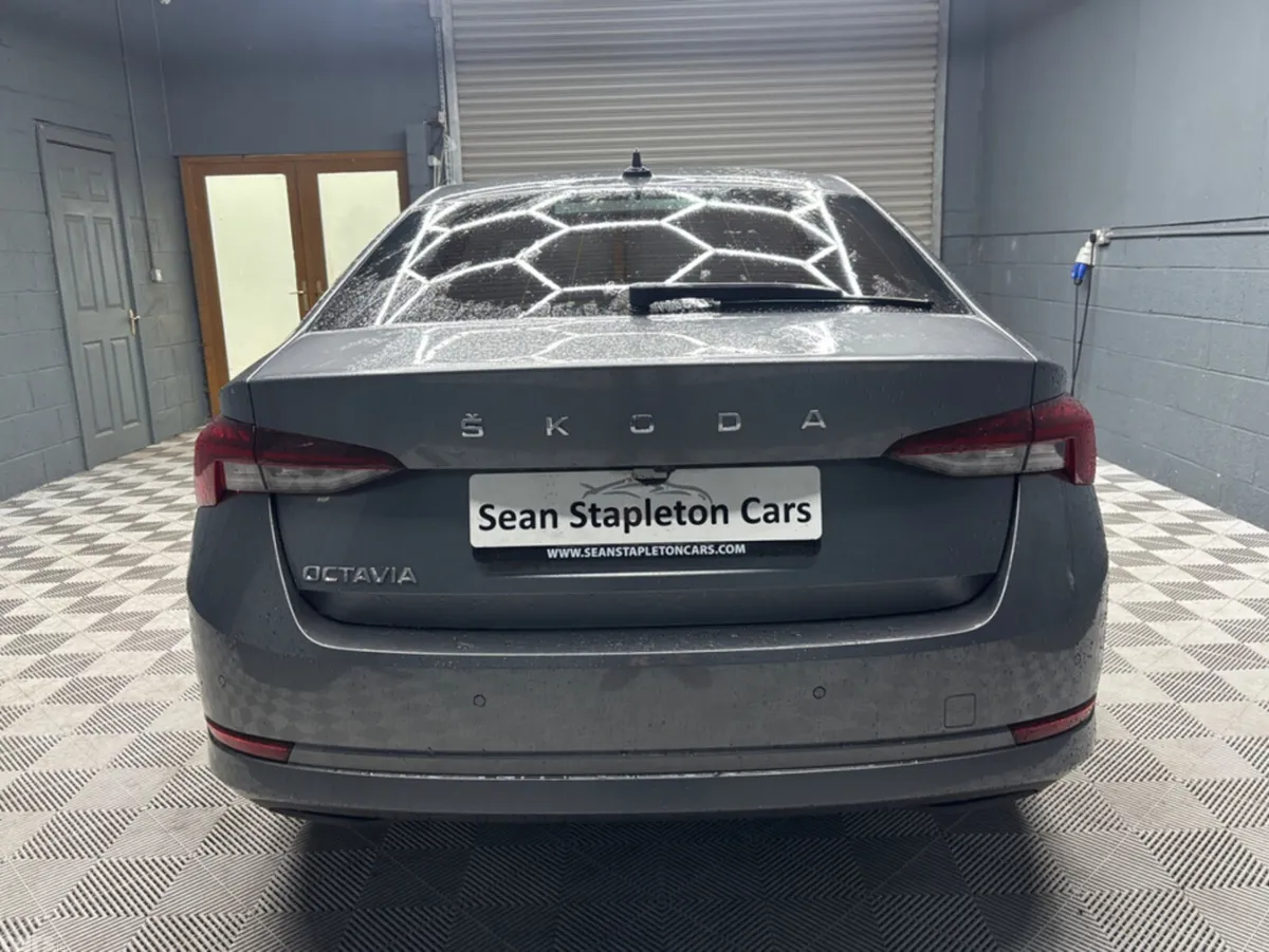 Skoda Octavia Hatchback, Diesel, 2023, Grey